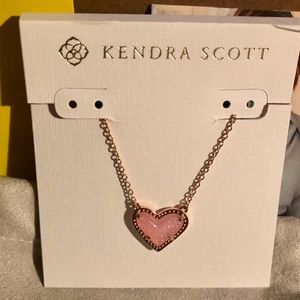 💕Kendra Scott Pink Drusy Heart Necklace💕